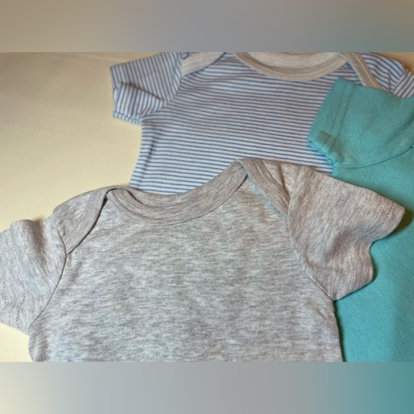 Baby Boy 6-9 months Onesies - Picture 9 of 11